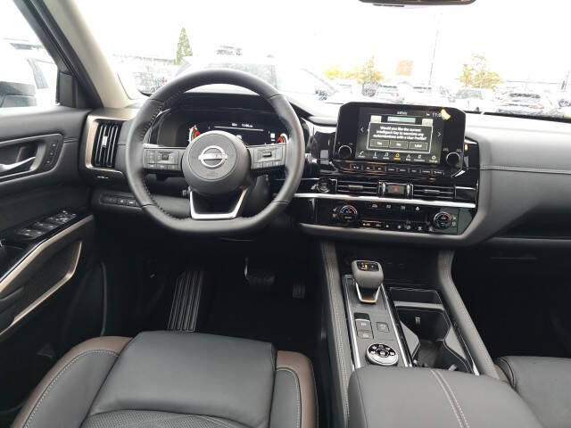 2025 Nissan Pathfinder Platinum