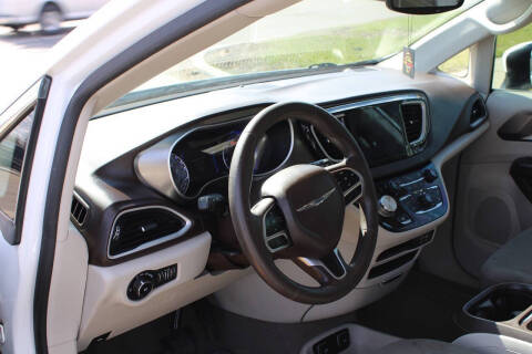 2017 Chrysler Pacifica Touring-L