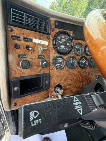 2001 Peterbilt 330