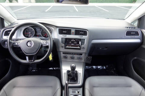 2015 Volkswagen Golf TDI SE