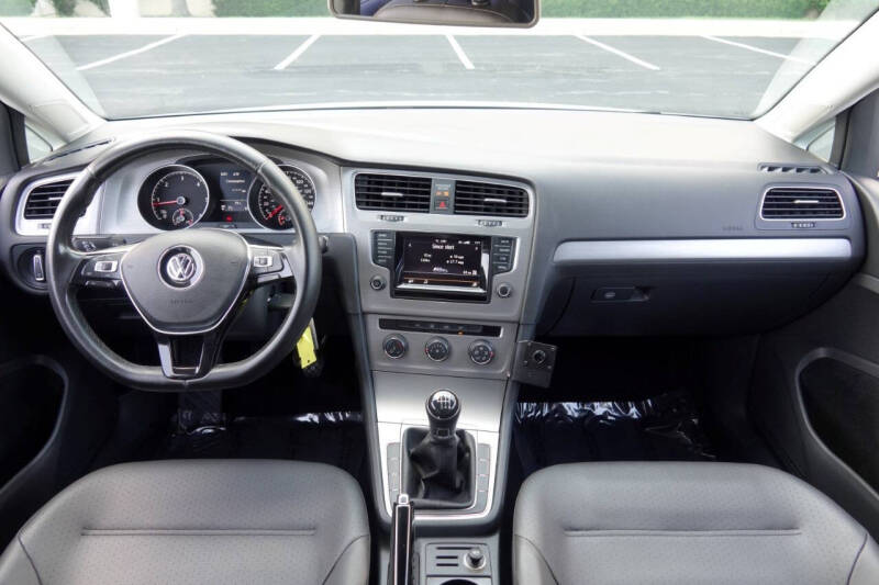 2015 Volkswagen Golf TDI SE