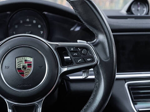 2017 Porsche Panamera 4