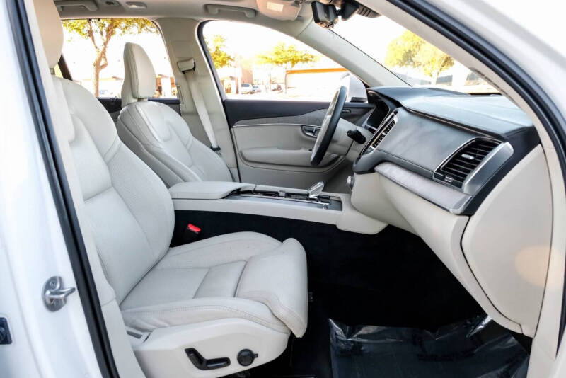 2025 Volvo XC90 B6 Ultra Bright Theme 7P