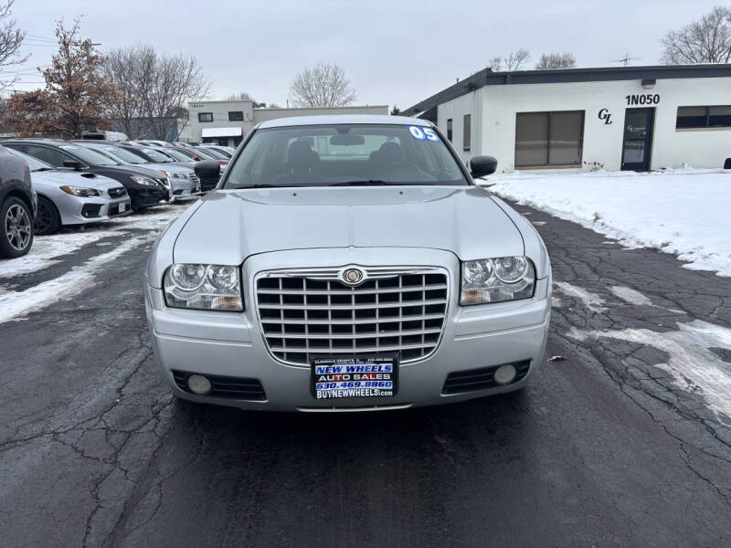 2005 Chrysler 300 Base's photo