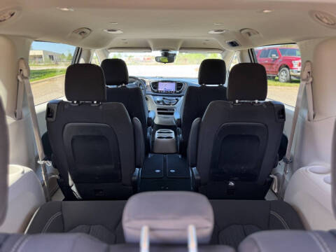 2022 Chrysler Voyager LX