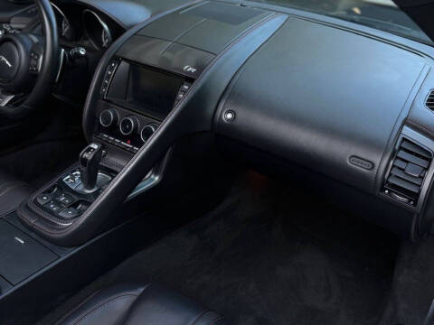 2016 Jaguar F-TYPE R