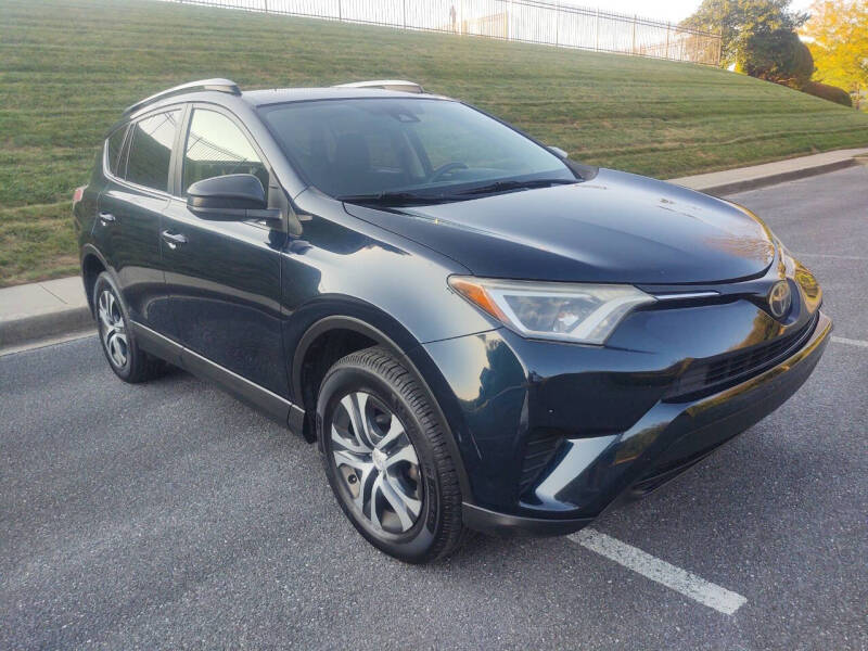2017 Toyota RAV4 LE's photo