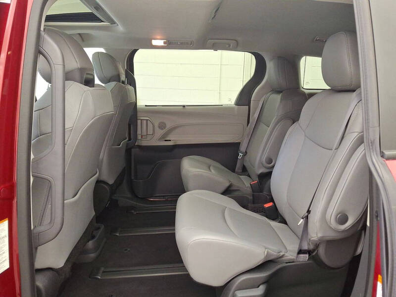 2024 Toyota Sienna XLE 7-Passenger