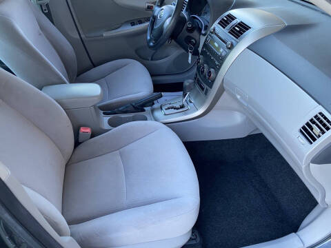 2011 Toyota Corolla LE