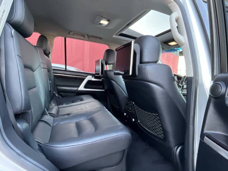 2017 Toyota Land Cruiser