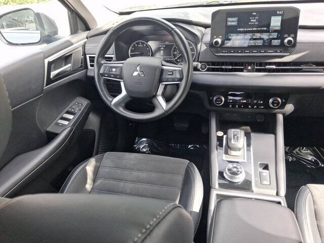 2024 Mitsubishi Outlander SE