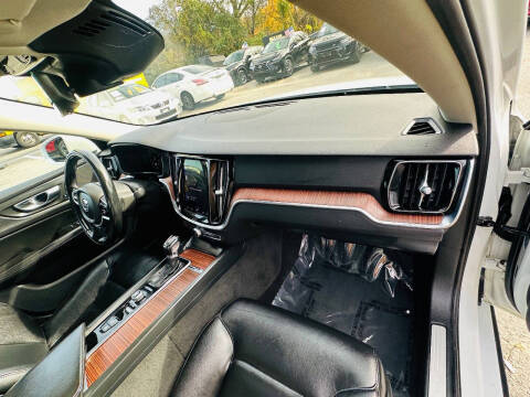 2021 Volvo S60 T6 Momentum