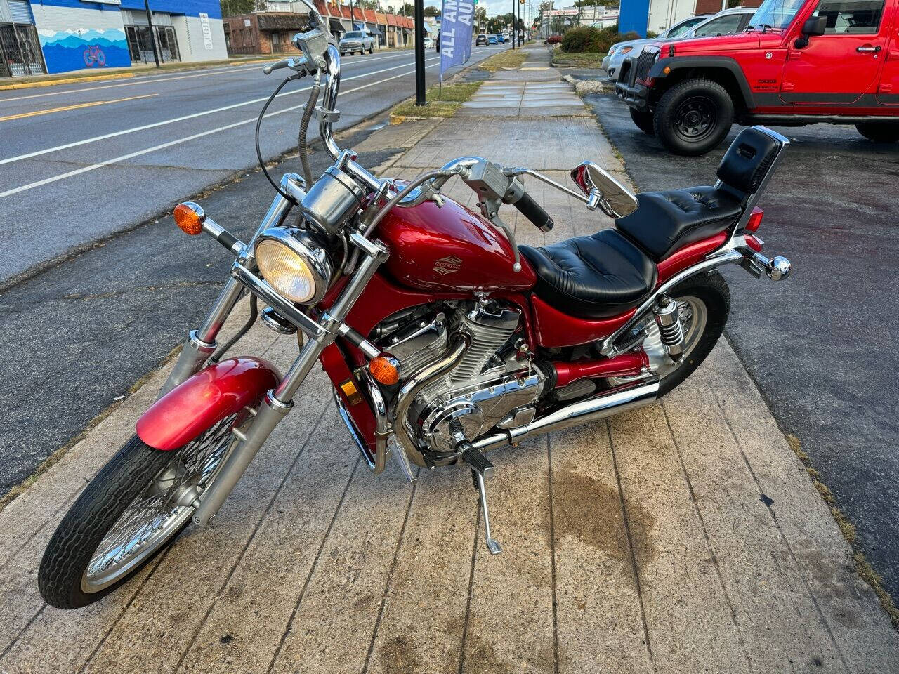 SUZUKI suzuki-vs-800-intruder Used - the parking motorcycles