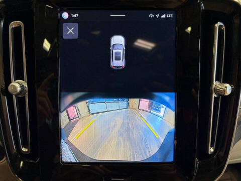 2023 Volvo XC40 B5 Plus Dark Theme