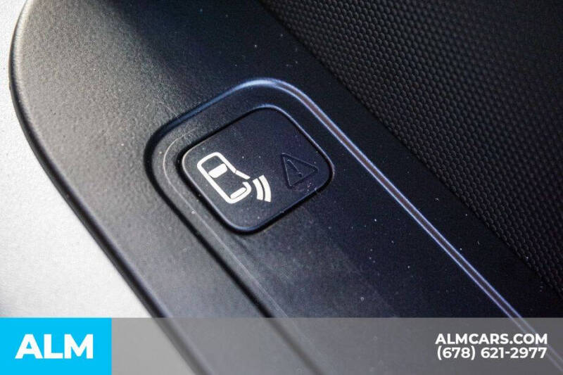 2023 Land Rover Defender 110 X-Dynamic SE