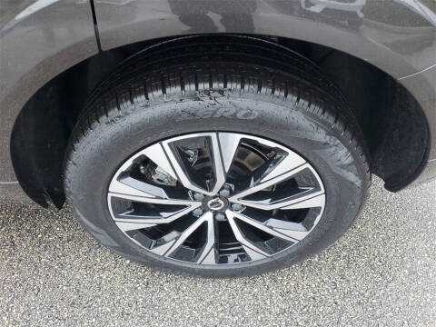 2025 Volvo XC60 B5 Core Dark Theme