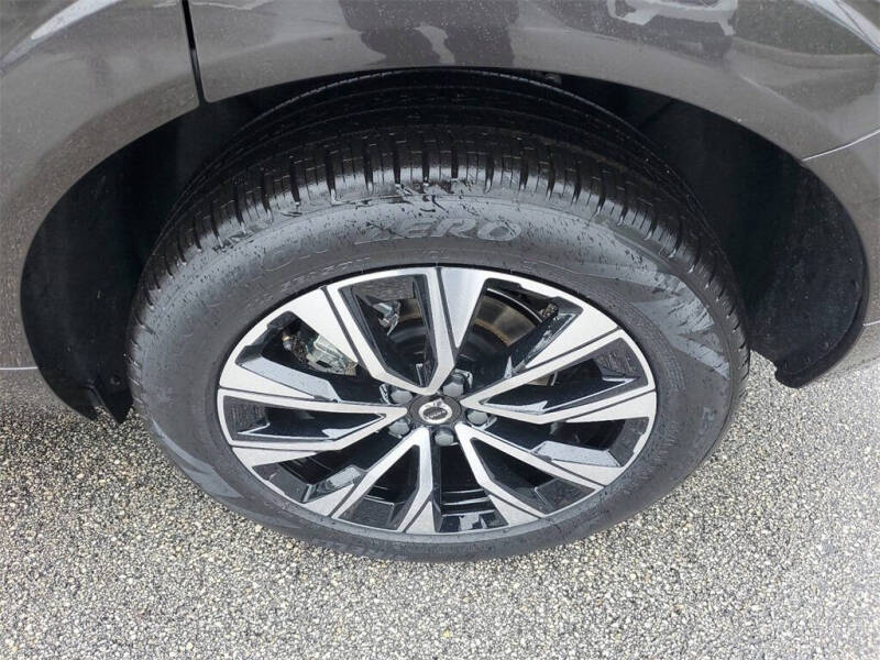 2025 Volvo XC60 B5 Core Dark Theme