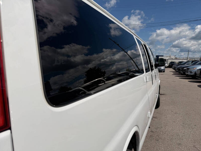 2017 GMC Savana LS 3500