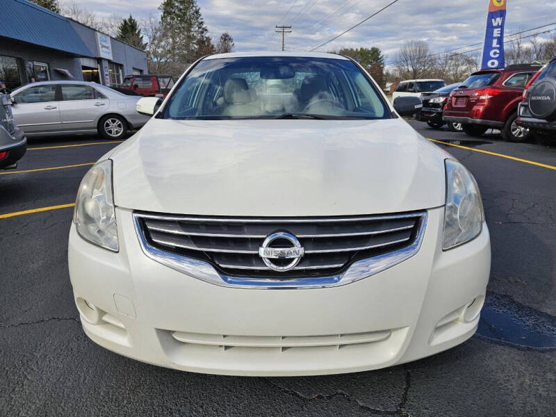 2010 Nissan Altima S photo 3