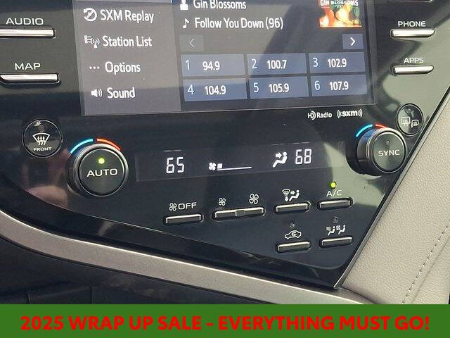 2019 Toyota Camry Hybrid LE