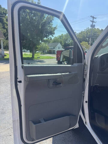 2005 Ford E-Series E-350 SD XLT