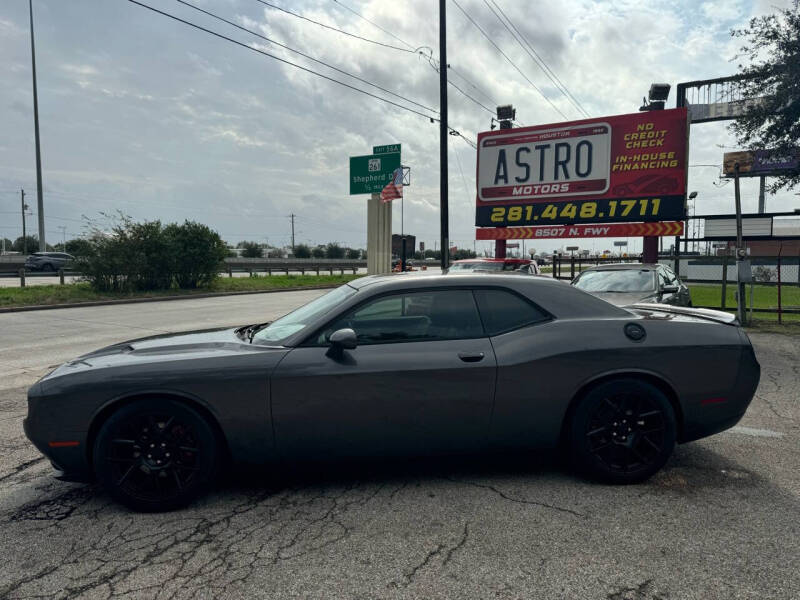 2015 Dodge Challenger SXT photo 25