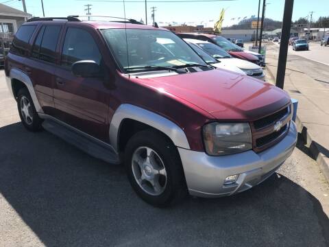 2006 Chevrolet TrailBlazer for sale at RACEN AUTO SALES LLC in Buckhannon WV