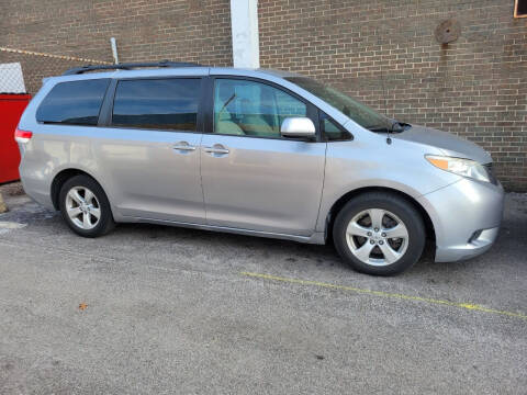 2012 Toyota Sienna LE 8-Passenger