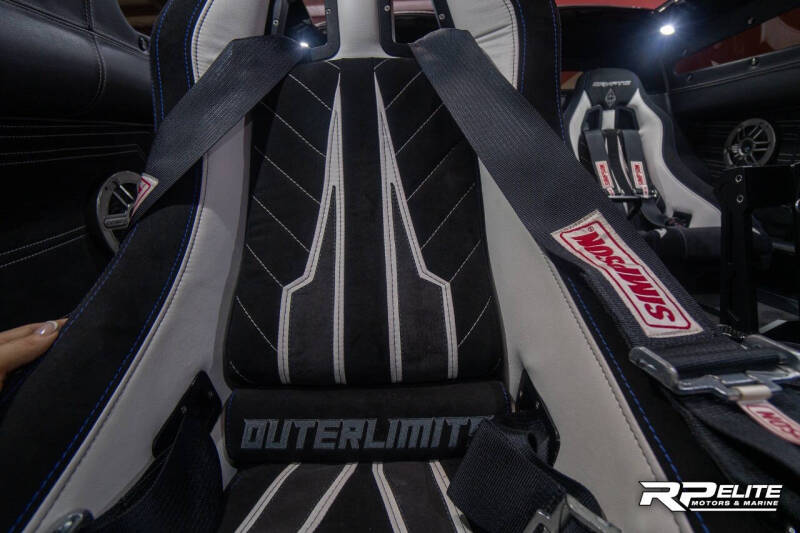 2019 Outerlimits SV43