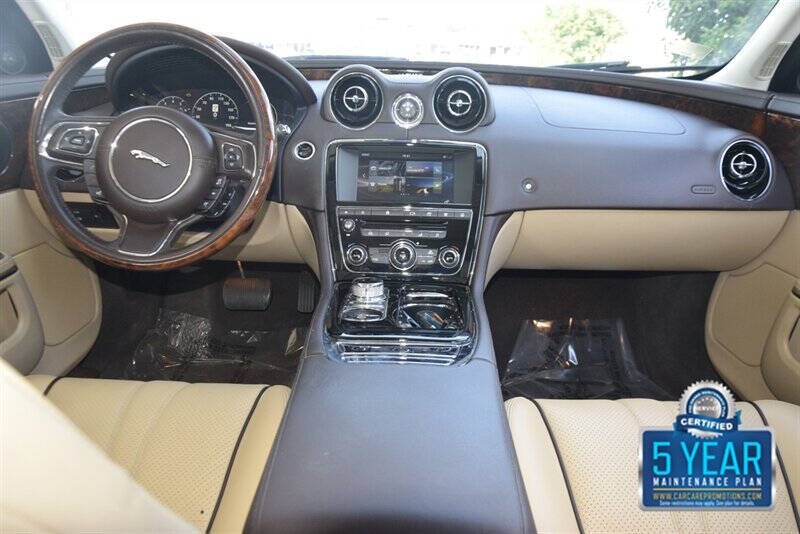 2016 Jaguar XJ R-Sport