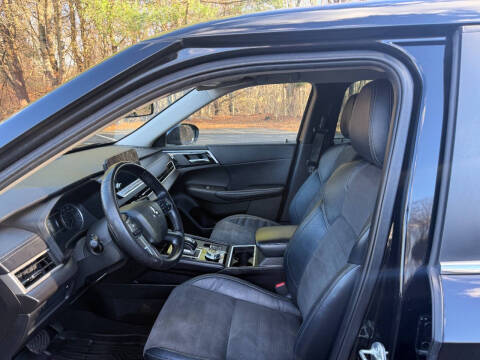 2023 Mitsubishi Outlander SE