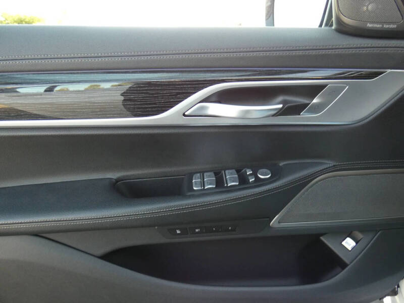 2022 BMW 7 Series 745e xDrive