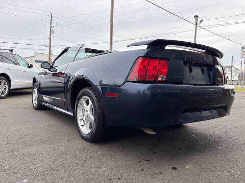 2003 Ford Mustang Deluxe