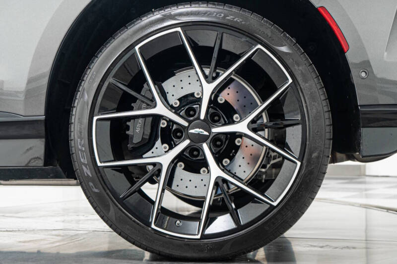 2025 Aston Martin DBX 707