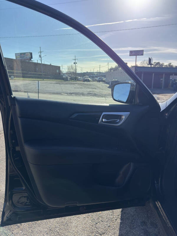 2020 Nissan Pathfinder SV