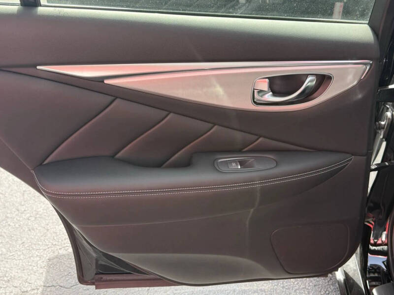 2023 Infiniti Q50 Luxe