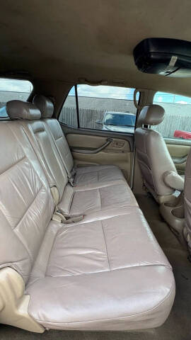 2004 Toyota Sequoia SR5