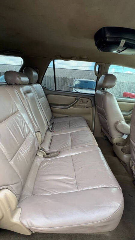 2004 Toyota Sequoia SR5
