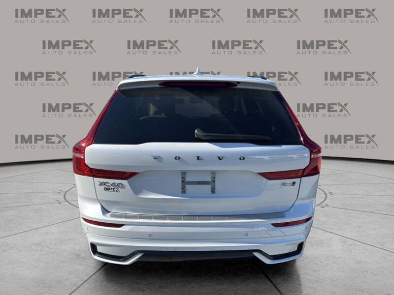 2025 Volvo XC60 B5 Ultra Dark Theme