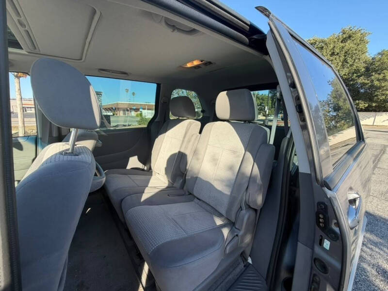 2004 Mazda MPV ES