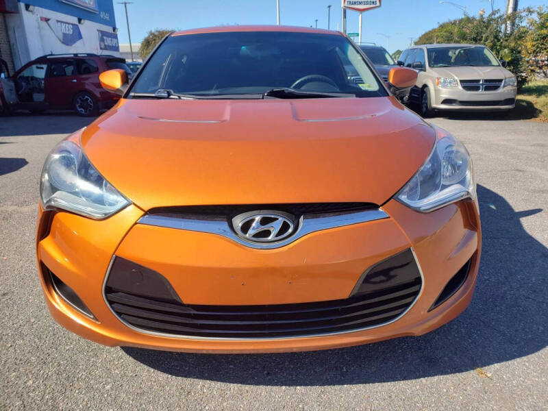 2014 Hyundai Veloster Base photo 2