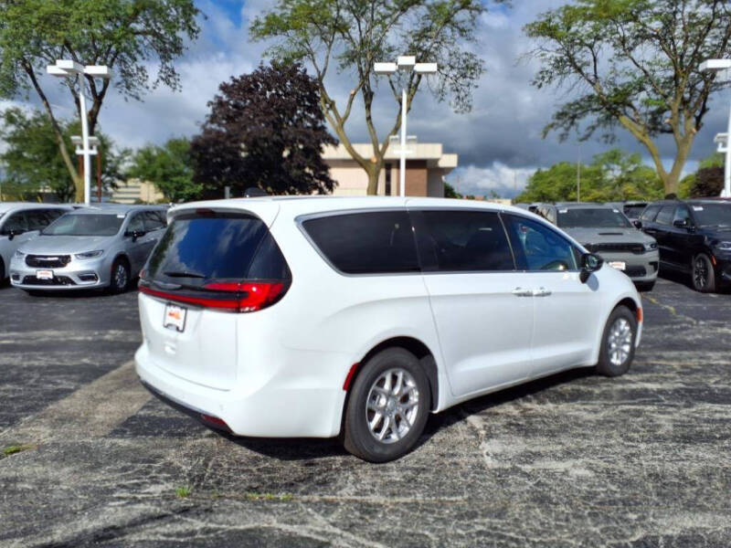 2026 Chrysler Pacifica Select