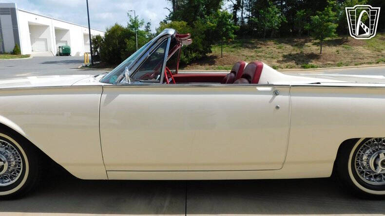 1962 Ford Thunderbird