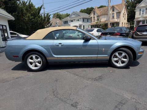 2007 Ford Mustang V6 Deluxe