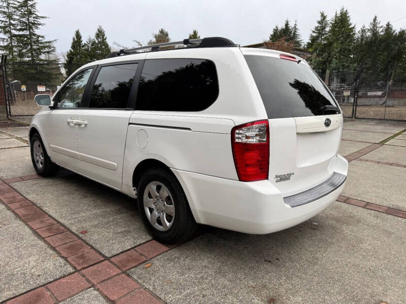 2008 Kia Sedona LX