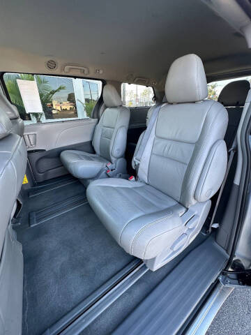 2015 Toyota Sienna LE 8-Passenger