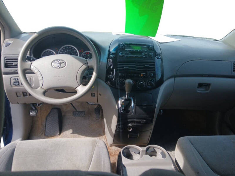 2005 Toyota Sienna LE 7 Passenger