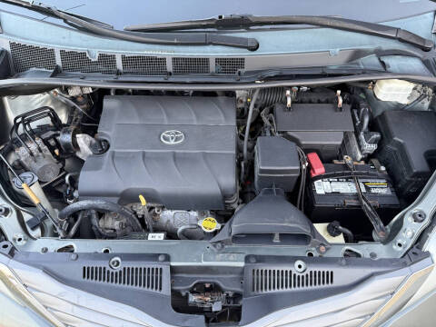 2013 Toyota Sienna XLE 8-Passenger
