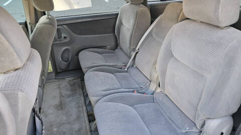 2006 Toyota Sienna LE 8 Passenger