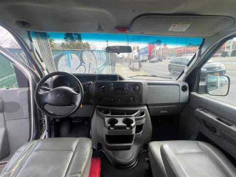 2011 Ford E-Series E-150 XLT